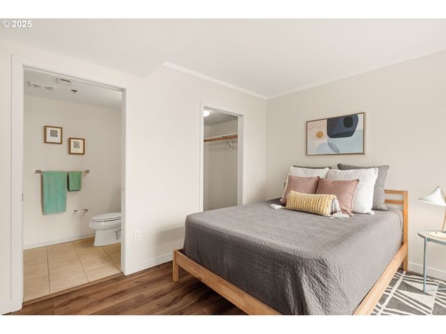 533 Ne HOLLADAY St 601, Portland, OR 97232