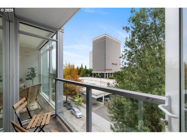 533 Ne HOLLADAY St 601, Portland, OR 97232