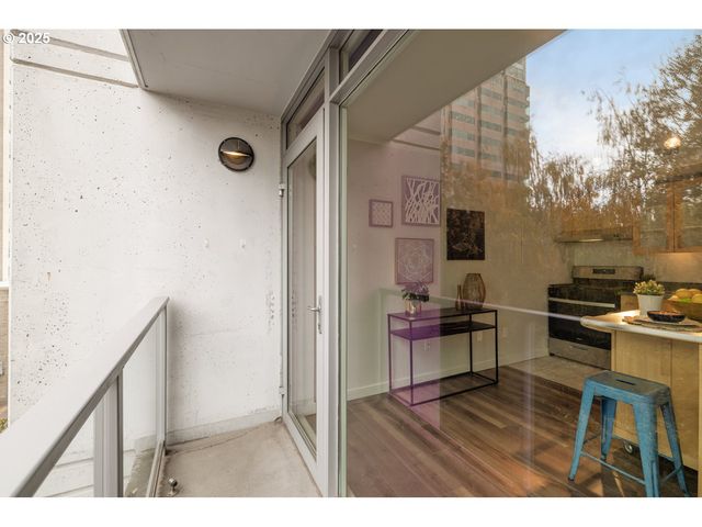 533 Ne HOLLADAY St 601, Portland, OR 97232