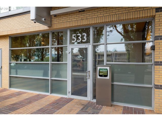 533 Ne HOLLADAY St 601, Portland, OR 97232