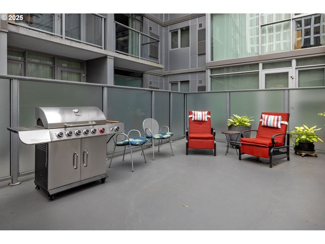 533 Ne HOLLADAY St 601, Portland, OR 97232