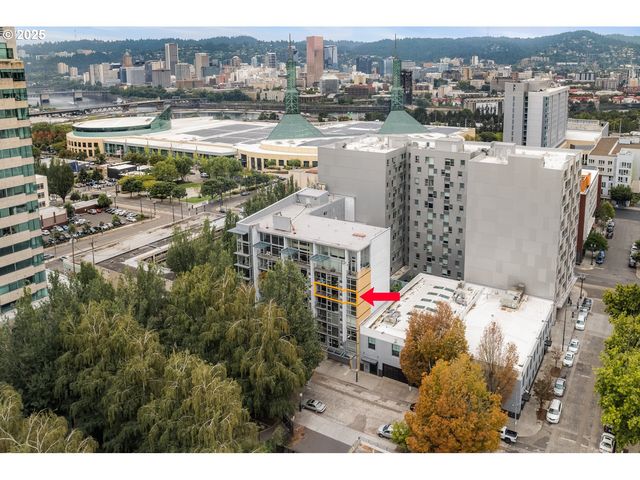 533 Ne HOLLADAY St 601, Portland, OR 97232