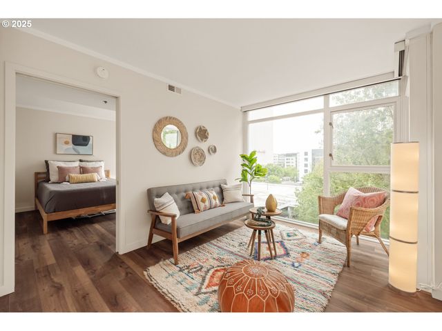 533 Ne HOLLADAY St 601, Portland, OR 97232