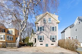 13 Linden Street 2, Marblehead, MA 01945