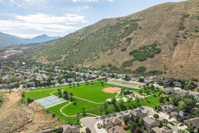 258 E RED LEAF DR, Draper, UT 84020