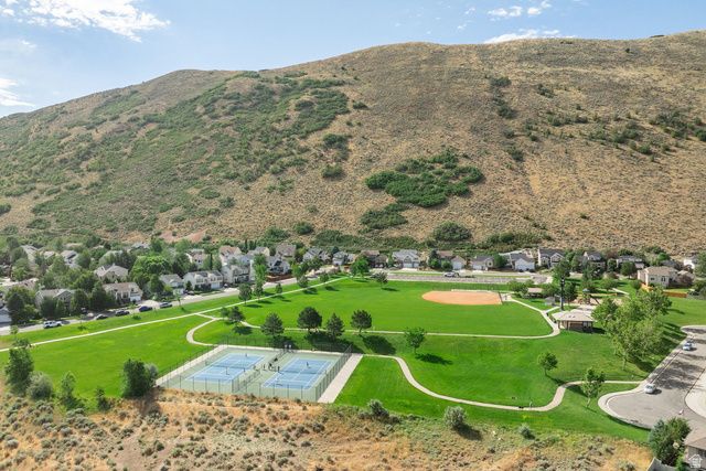 258 E RED LEAF DR, Draper, UT 84020