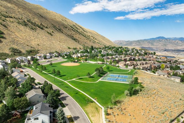 258 E RED LEAF DR, Draper, UT 84020