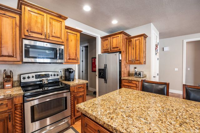 258 E RED LEAF DR, Draper, UT 84020