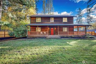 8128 High School Loop NE, Bainbridge Island, WA 98110