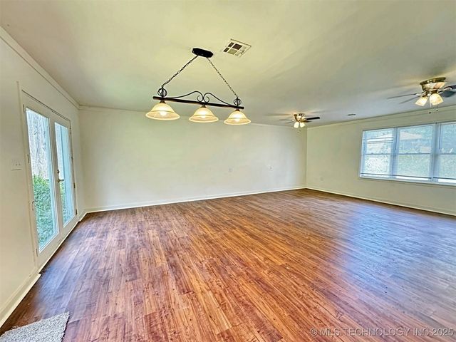 111 N Logan Drive, Tahlequah, OK 74464