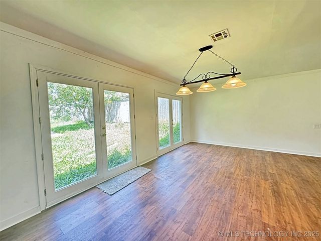 111 N Logan Drive, Tahlequah, OK 74464