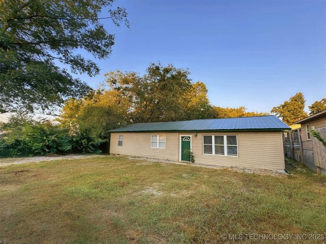 111 N Logan Drive, Tahlequah, OK 74464