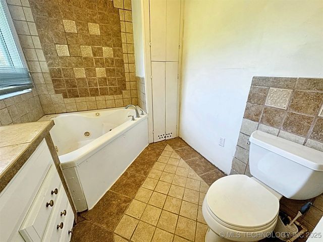 111 N Logan Drive, Tahlequah, OK 74464