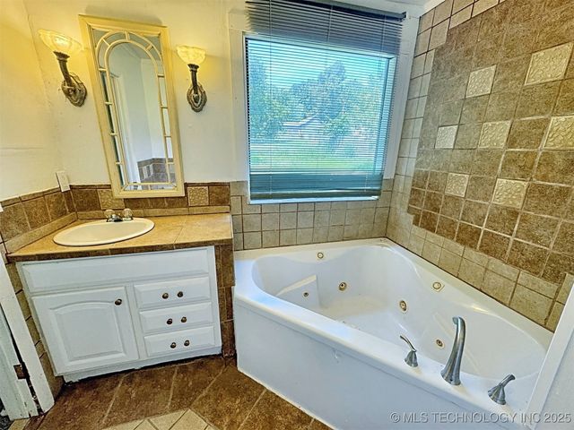 111 N Logan Drive, Tahlequah, OK 74464