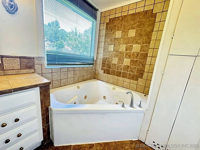 111 N Logan Drive, Tahlequah, OK 74464