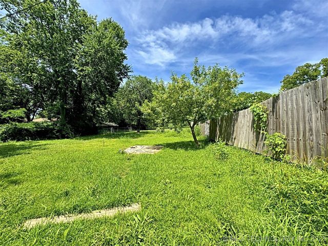 111 N Logan Drive, Tahlequah, OK 74464