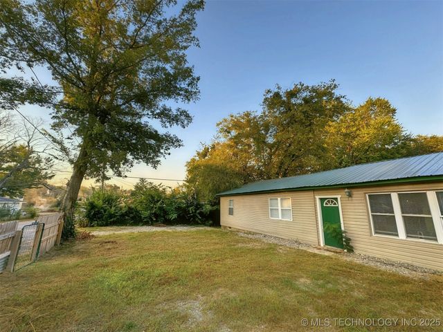 111 N Logan Drive, Tahlequah, OK 74464