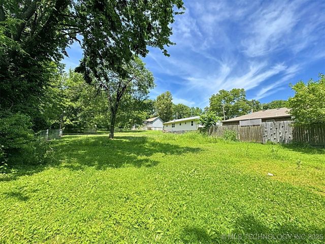 111 N Logan Drive, Tahlequah, OK 74464
