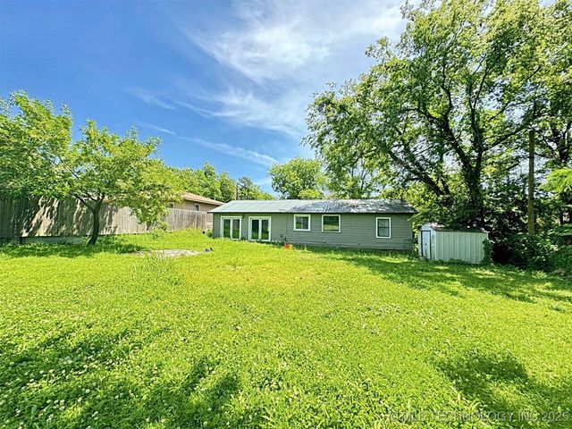111 N Logan Drive, Tahlequah, OK 74464