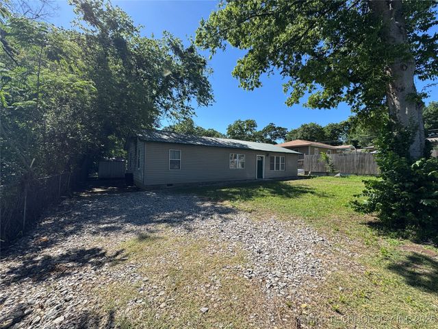 111 N Logan Drive, Tahlequah, OK 74464