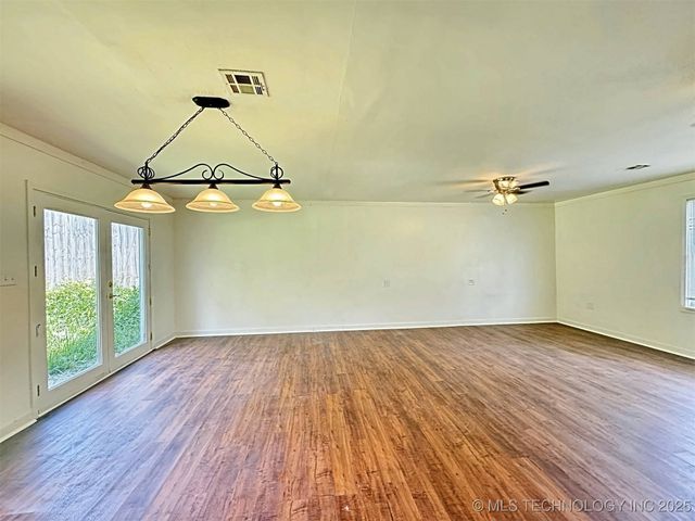 111 N Logan Drive, Tahlequah, OK 74464
