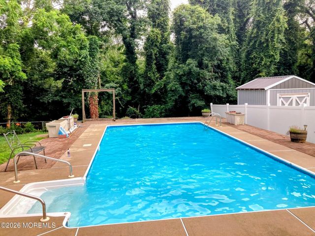 804 Brookside Drive, Toms River, NJ 08753