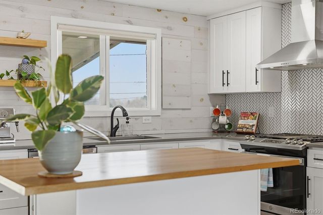 6411 W 77th Place, Arvada, CO 80003