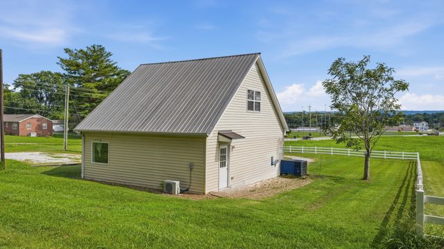525 Sharp Springs Rd, Winchester, TN 37398