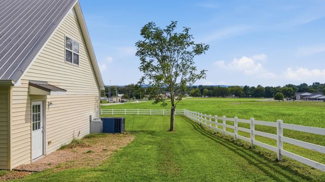 525 Sharp Springs Rd, Winchester, TN 37398