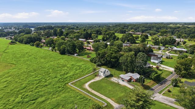 525 Sharp Springs Rd, Winchester, TN 37398