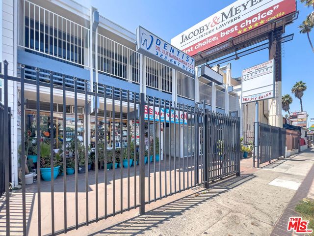 5106 Hollywood Boulevard 103, Los Angeles, CA 90027