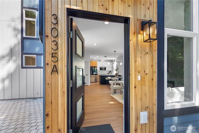 3035 A 21st Avenue W, Seattle, WA 98199