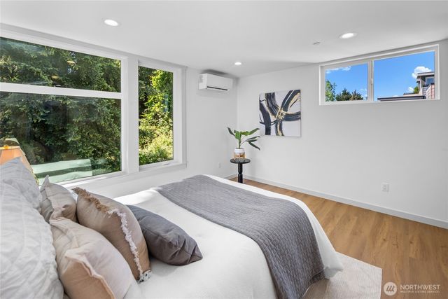 3035 A 21st Avenue W, Seattle, WA 98199