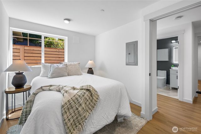 3035 A 21st Avenue W, Seattle, WA 98199