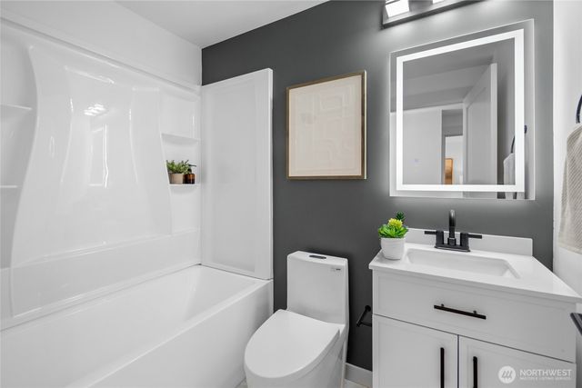 3035 A 21st Avenue W, Seattle, WA 98199
