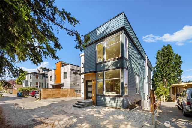 3035 A 21st Avenue W, Seattle, WA 98199
