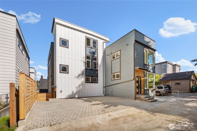 3035 A 21st Avenue W, Seattle, WA 98199