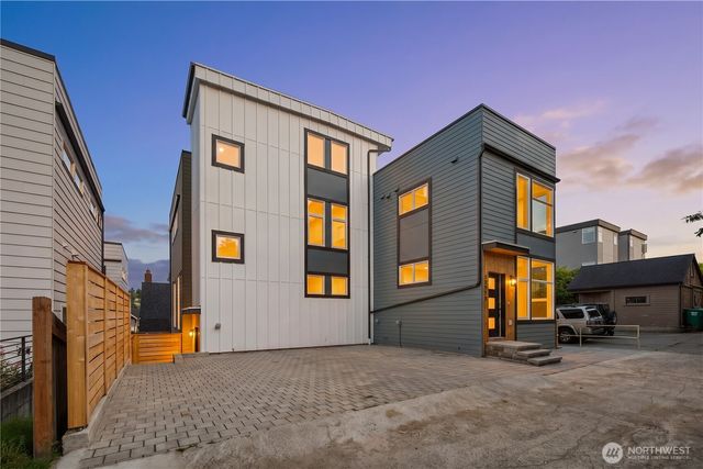 3035 A 21st Avenue W, Seattle, WA 98199
