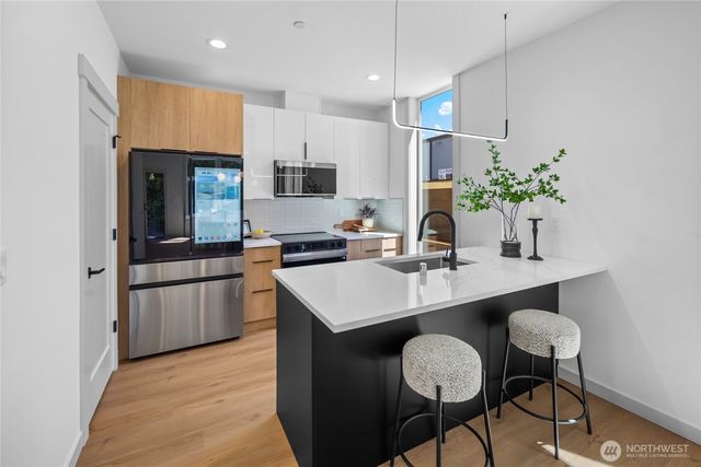 3035 A 21st Avenue W, Seattle, WA 98199