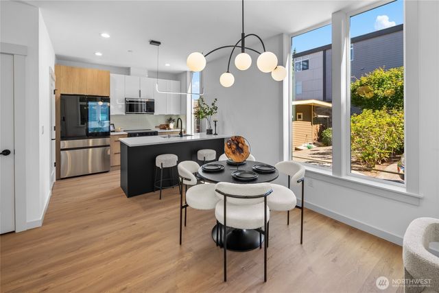 3035 A 21st Avenue W, Seattle, WA 98199