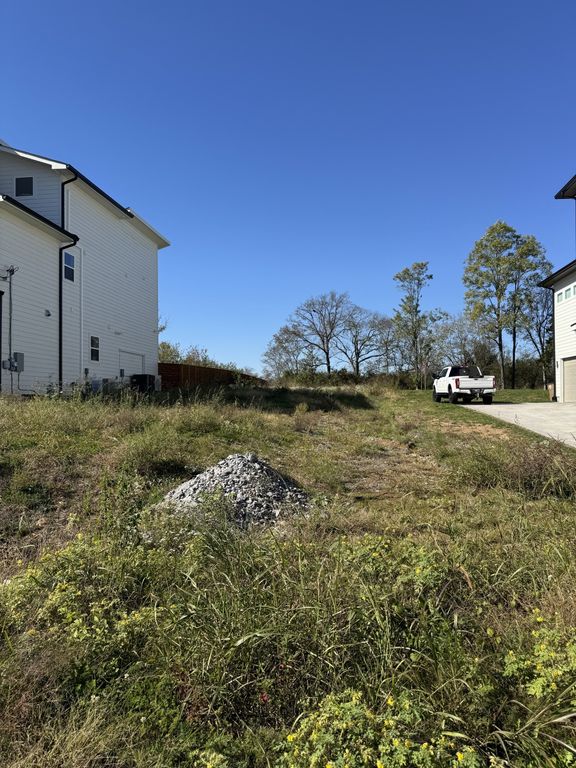1535 E Stewarts Ln, Nashville, TN 37218