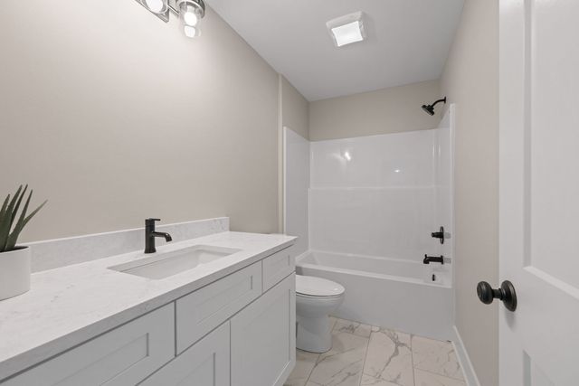 6938 Faiths Way, Bettendorf, IA 52722