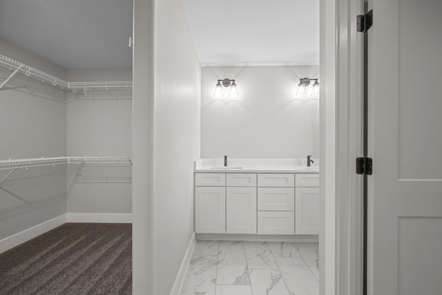 6938 Faiths Way, Bettendorf, IA 52722
