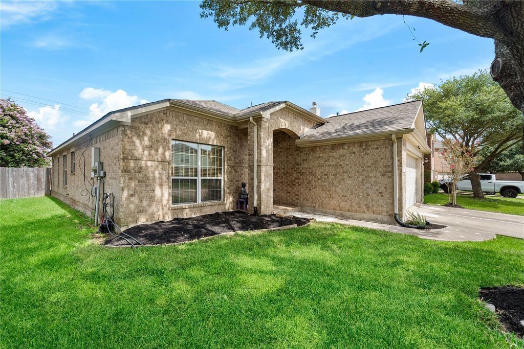 3511 Cypress Village Drive, Pearland, TX 77584