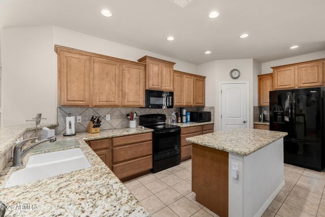 4413 E HARTFORD Avenue, Phoenix, AZ 85032