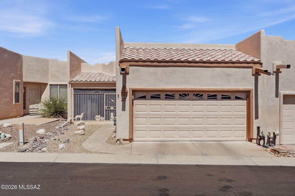 448 W Deerwood Lane, Green Valley, AZ 85614