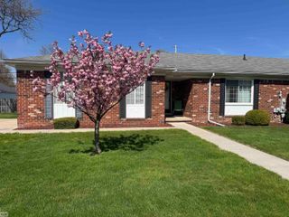 22821 Shoreview Court, St Clair Shores, MI 48082