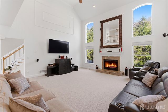 8 Keppel Road, Plainsboro, NJ 08536