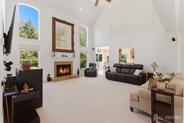 8 Keppel Road, Plainsboro, NJ 08536