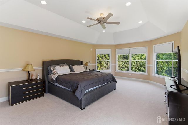 8 Keppel Road, Plainsboro, NJ 08536